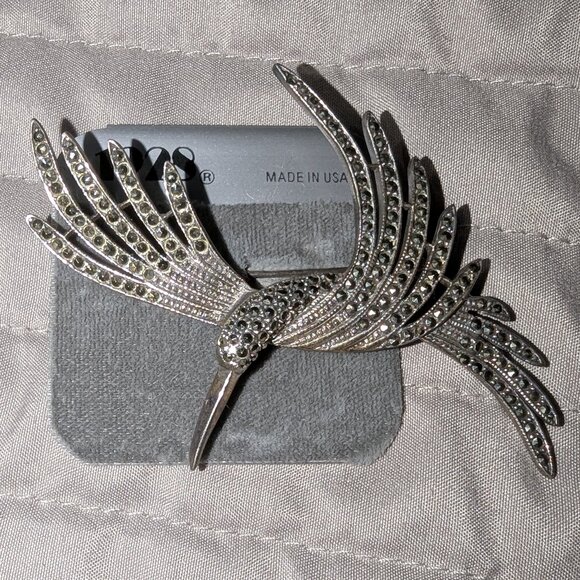 1928 Jewelry - $3 with Bundle ~ 1928 Hummingbird Pin 2788